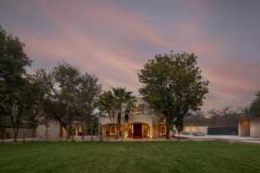 SaffronStays Pristine Manor